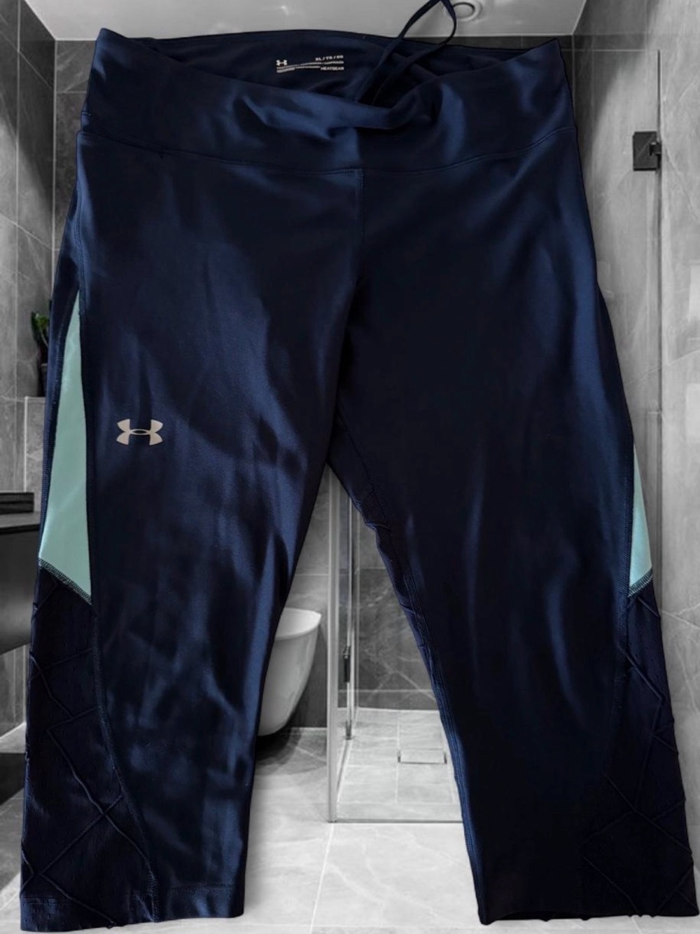 Under Armour Women's Navy Capri Leggings with Light Blue Panels Sz XL